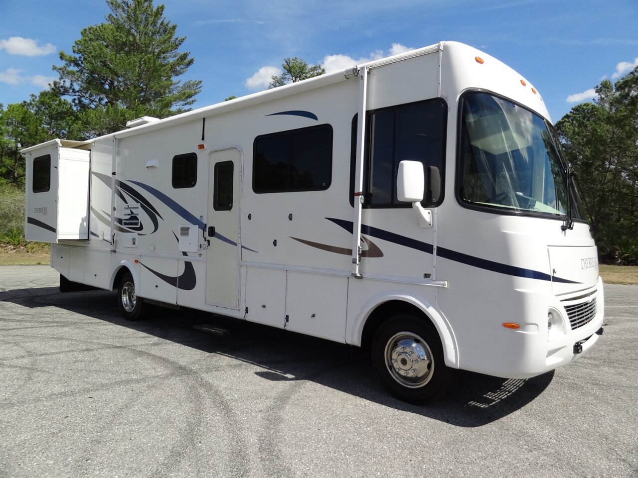 2005 Damon Day Break 3272  Class A - Photo 10 - Deland, FL 32720