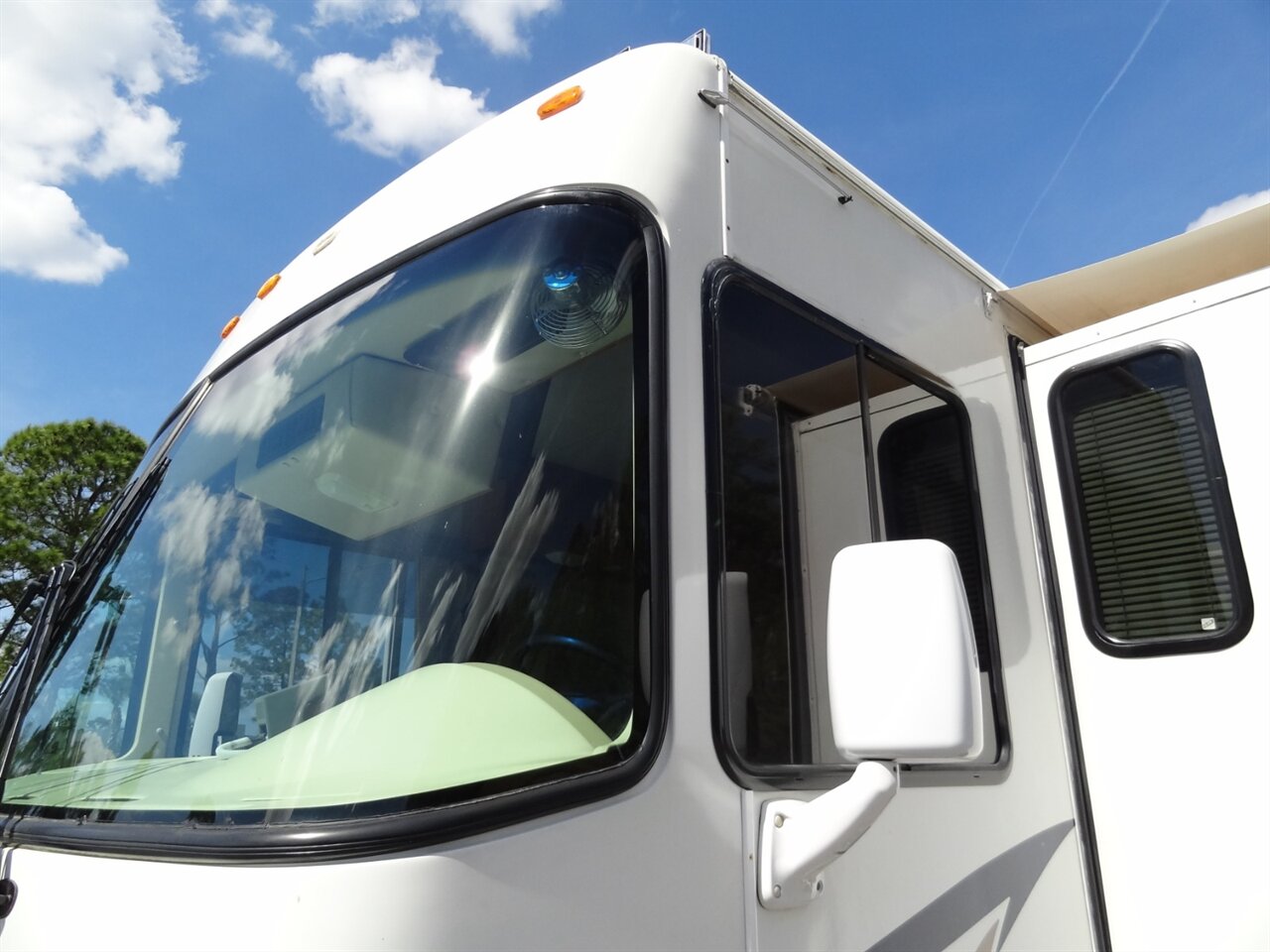 2005 Damon Day Break 3272  Class A - Photo 19 - Deland, FL 32720