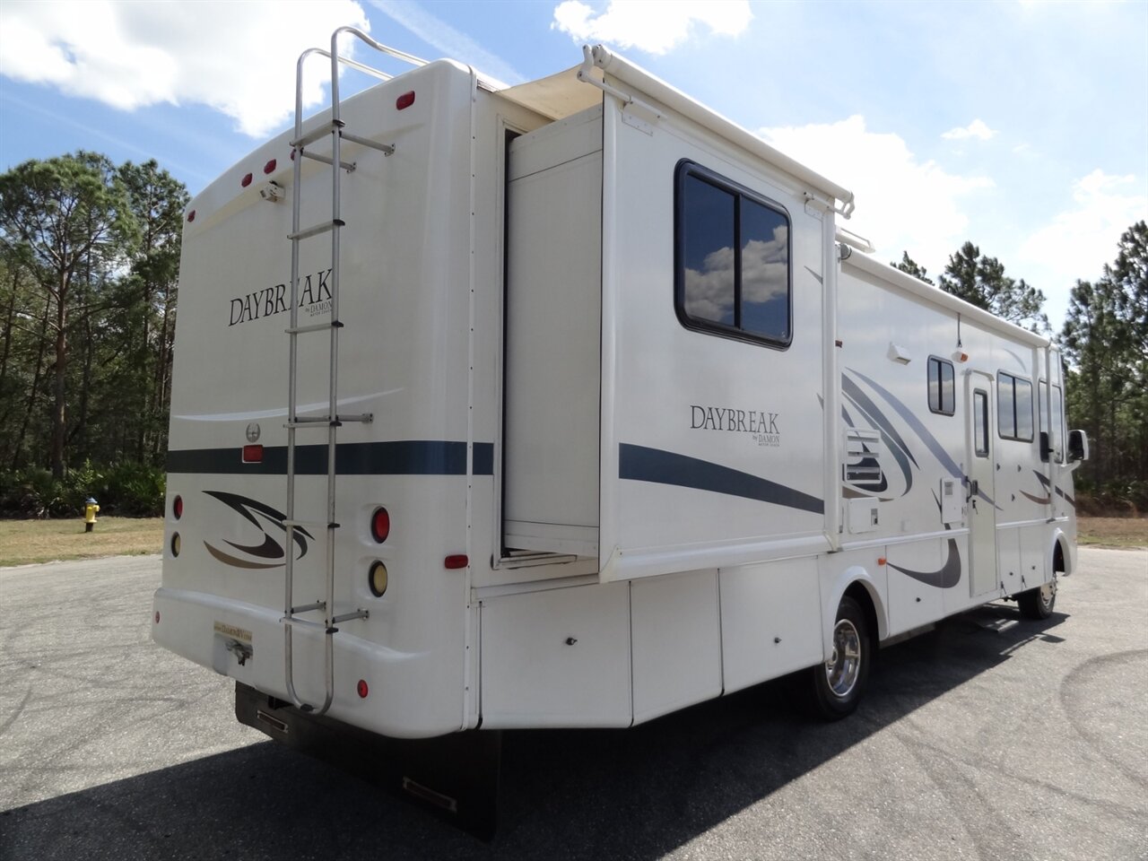 2005 Damon Day Break 3272  Class A - Photo 15 - Deland, FL 32720