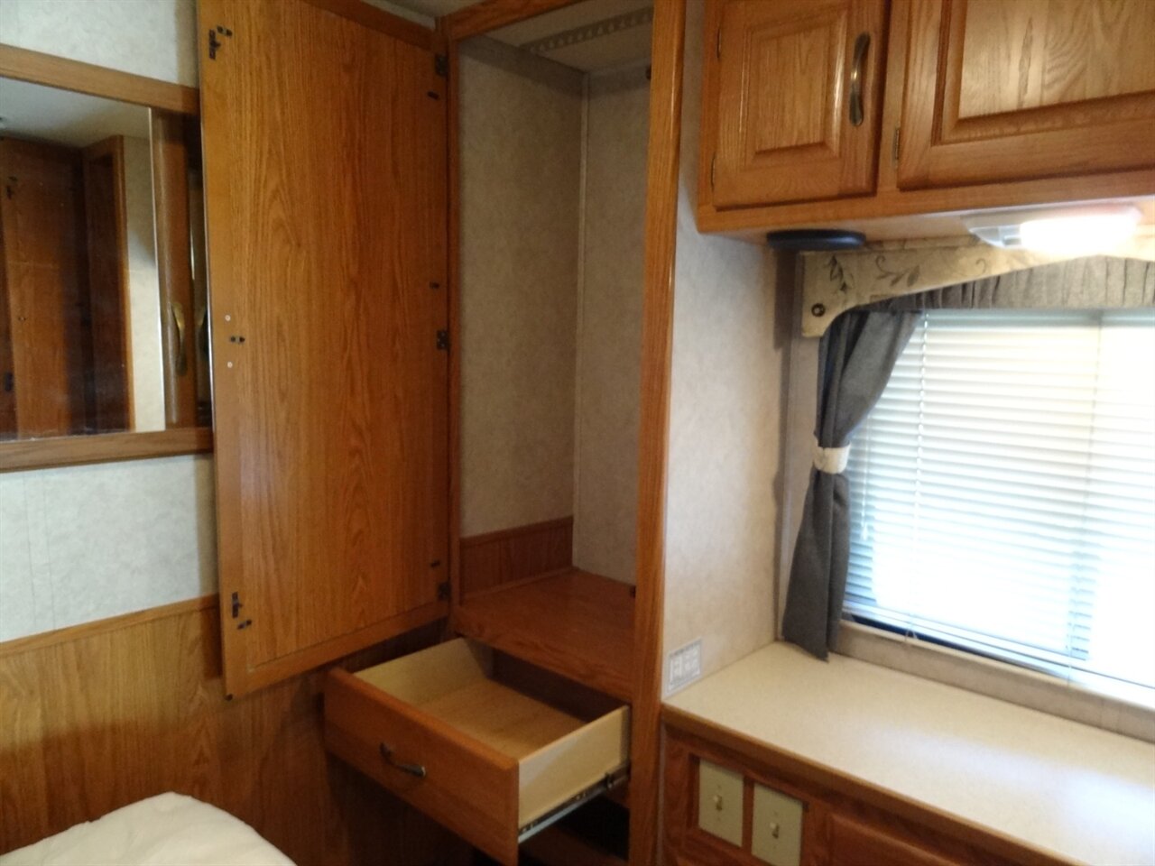 2005 Damon Day Break 3272  Class A - Photo 86 - Deland, FL 32720