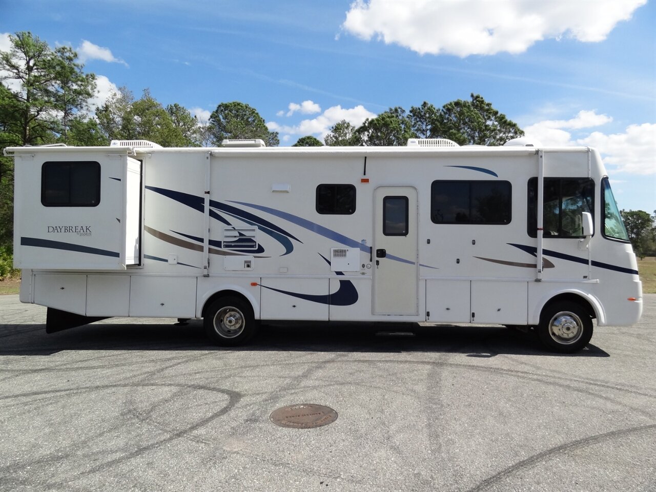 2005 Damon Day Break 3272  Class A - Photo 12 - Deland, FL 32720