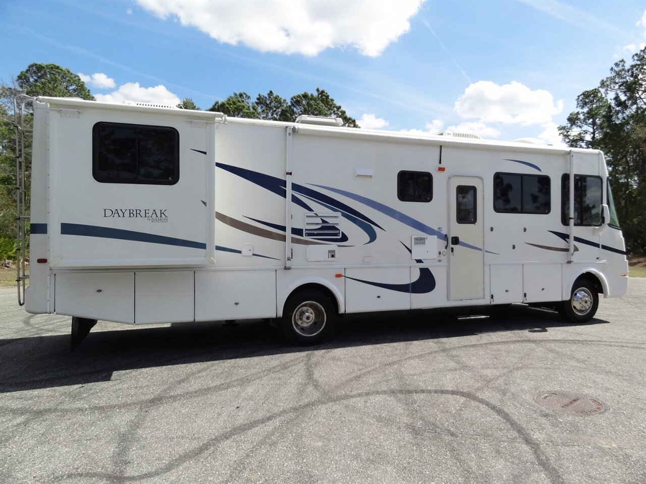 2005 Damon Day Break 3272  Class A - Photo 13 - Deland, FL 32720