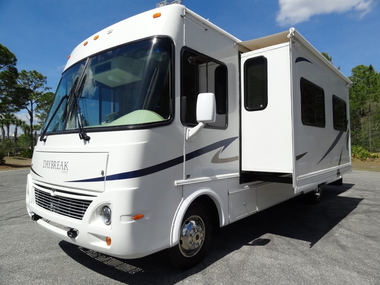 2005 Damon Day Break 3272  Class A - Photo 2 - Deland, FL 32720