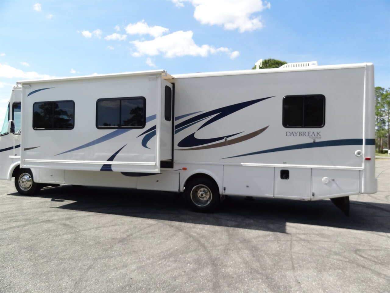 2005 Damon Day Break 3272  Class A - Photo 5 - Deland, FL 32720