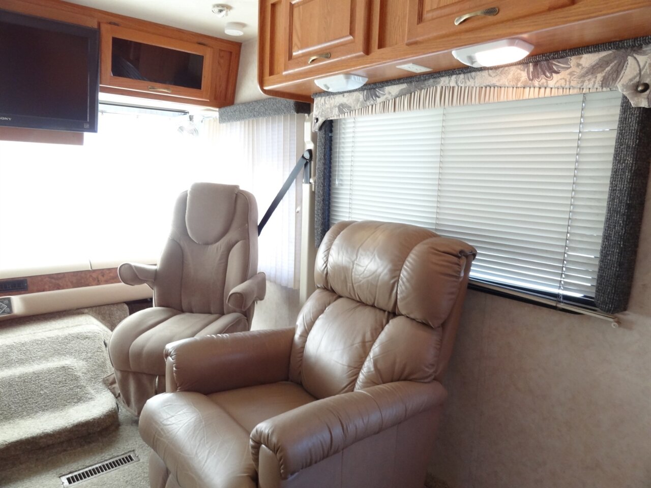 2005 Damon Day Break 3272  Class A - Photo 91 - Deland, FL 32720