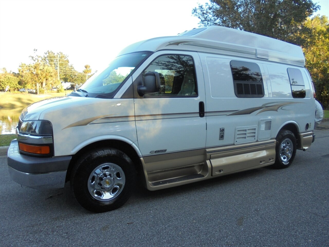 2005 Chevrolet Express 2500  Roadtrek 170 - Photo 3 - Deland, FL 32720