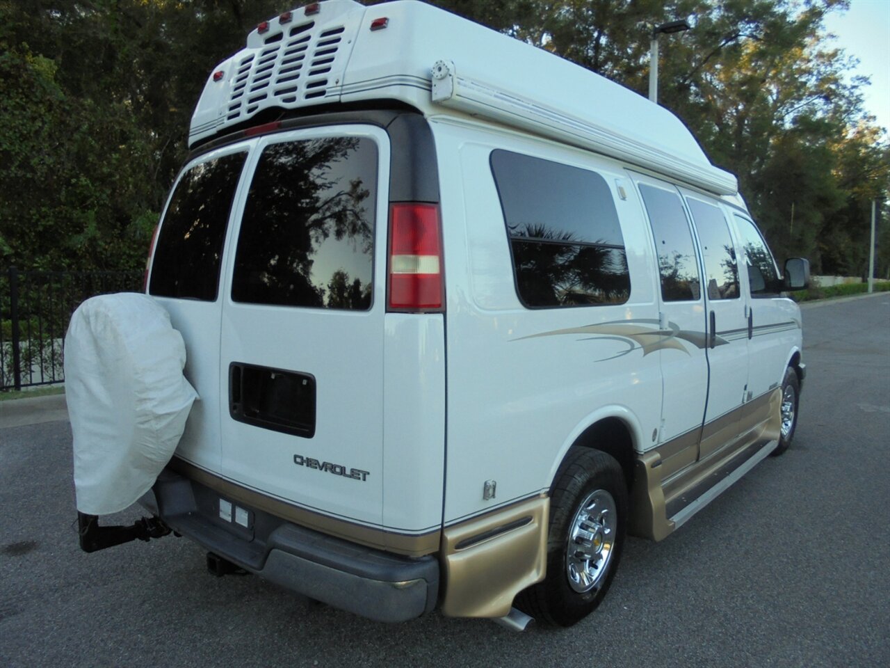 2005 Chevrolet Express 2500  Roadtrek 170 - Photo 12 - Deland, FL 32720