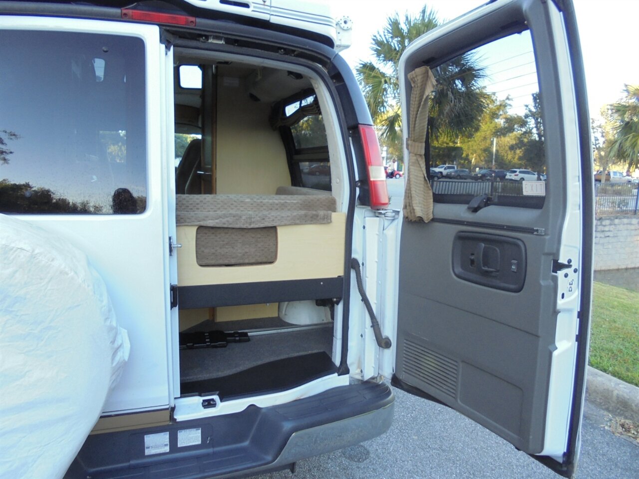 2005 Chevrolet Express 2500  Roadtrek 170 - Photo 27 - Deland, FL 32720