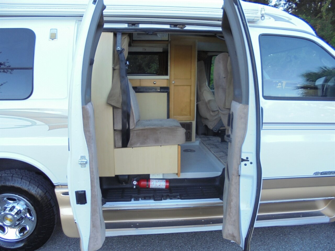 2005 Chevrolet Express 2500  Roadtrek 170 - Photo 22 - Deland, FL 32720