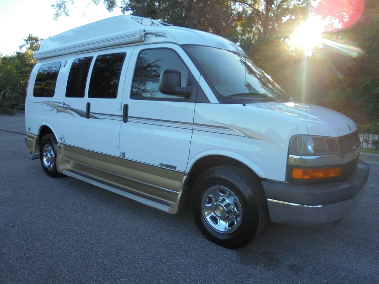 2005 Chevrolet Express 2500  Roadtrek 170 - Photo 1 - Deland, FL 32720