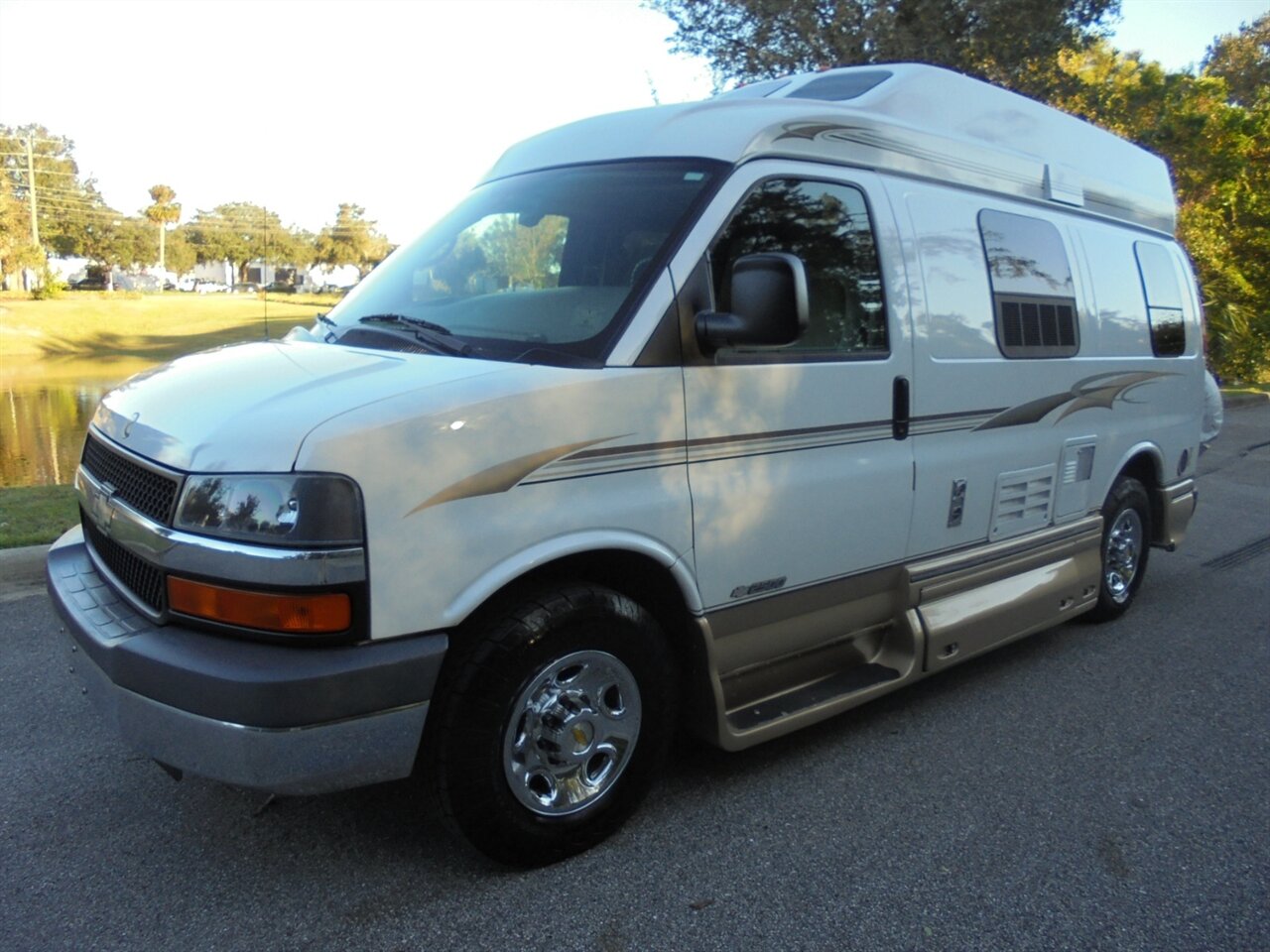 2005 Chevrolet Express 2500  Roadtrek 170 - Photo 2 - Deland, FL 32720