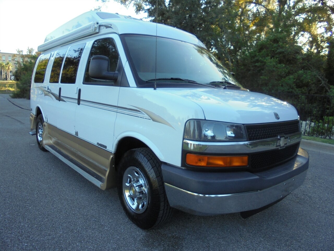 2005 Chevrolet Express 2500  Roadtrek 170 - Photo 4 - Deland, FL 32720