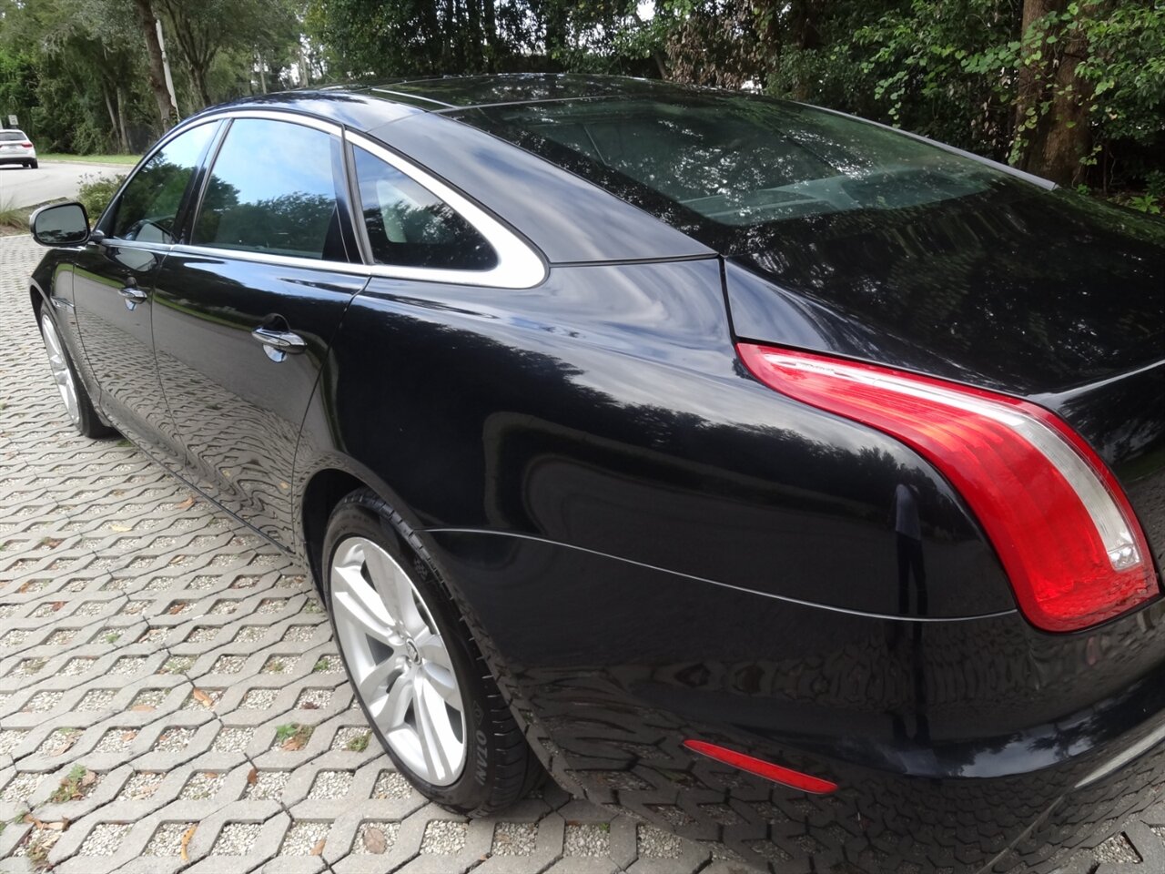 2012 Jaguar XJL Portfolio  Premium - Photo 10 - Deland, FL 32720