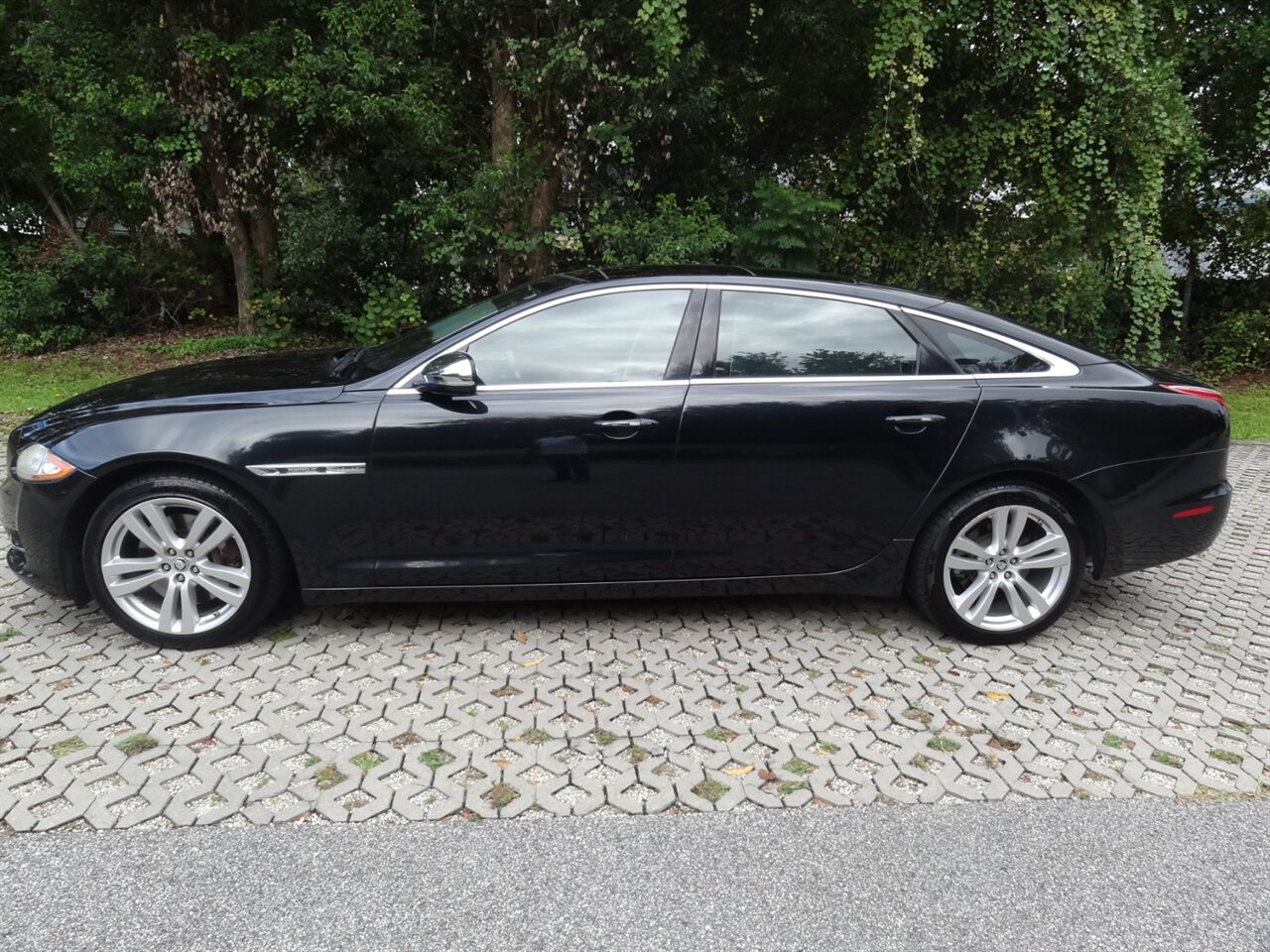 2012 Jaguar XJL Portfolio  Premium - Photo 13 - Deland, FL 32720