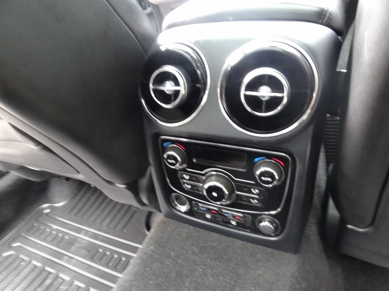 2012 Jaguar XJL Portfolio  Premium - Photo 37 - Deland, FL 32720