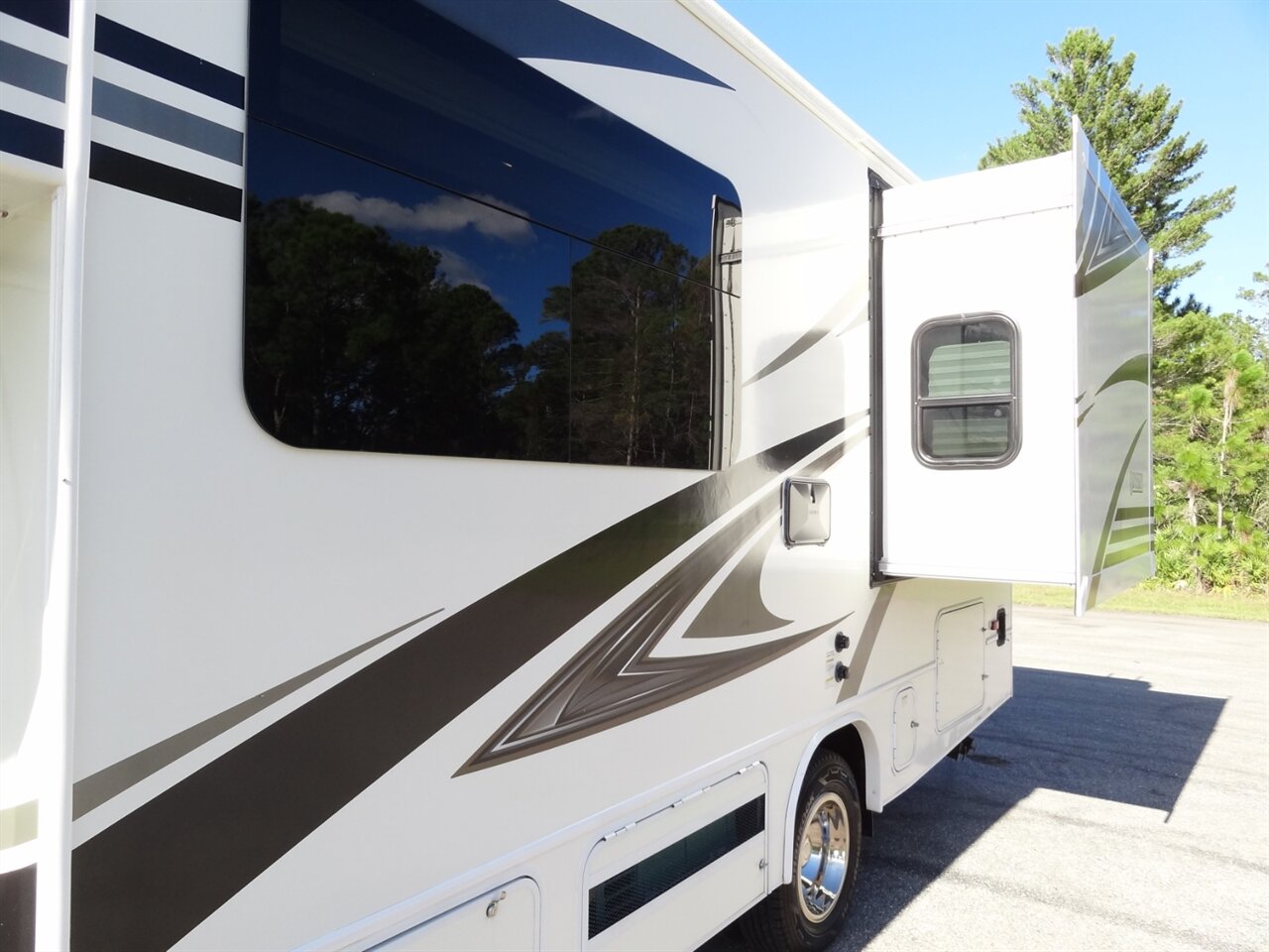 2019 Jayco Entegra 22J Odyssey - Photo 14 - Deland, FL 32720