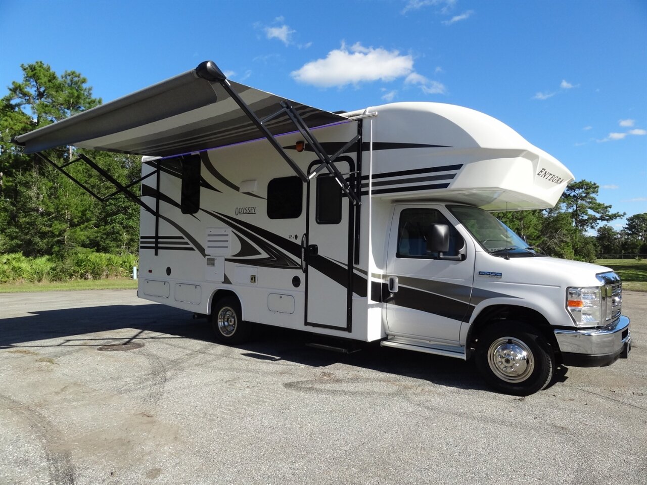 2019 Jayco Entegra 22J Odyssey - Photo 2 - Deland, FL 32720