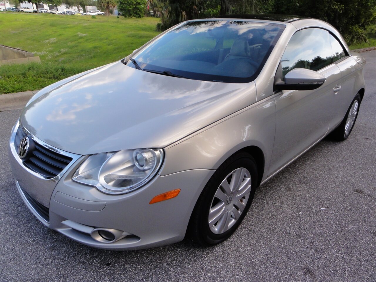 2010 Volkswagen Eos Komfort  Premium - Photo 5 - Deland, FL 32720