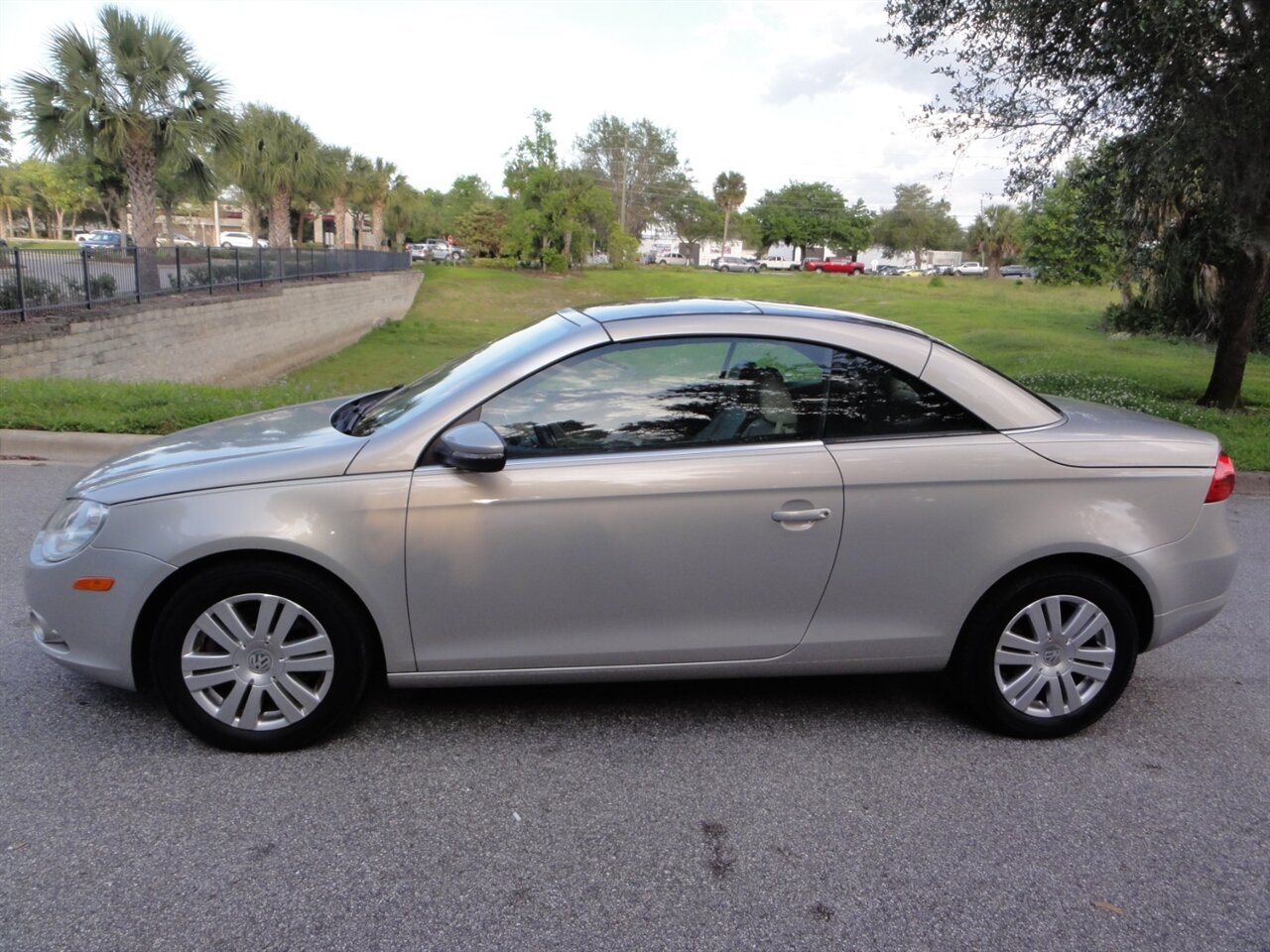 2010 Volkswagen Eos Komfort  Premium - Photo 22 - Deland, FL 32720