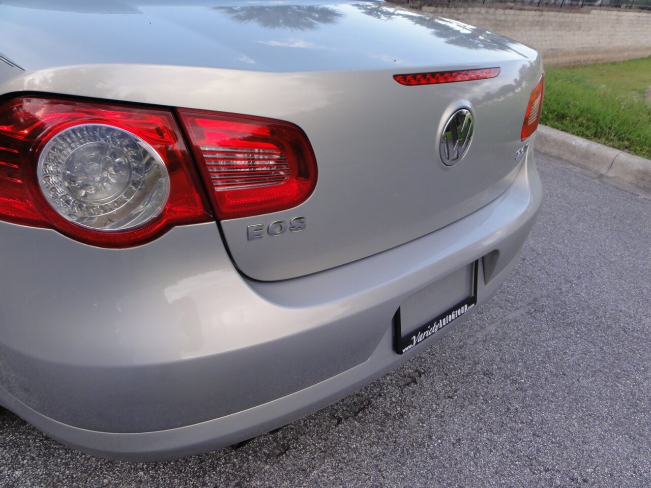 2010 Volkswagen Eos Komfort  Premium - Photo 27 - Deland, FL 32720