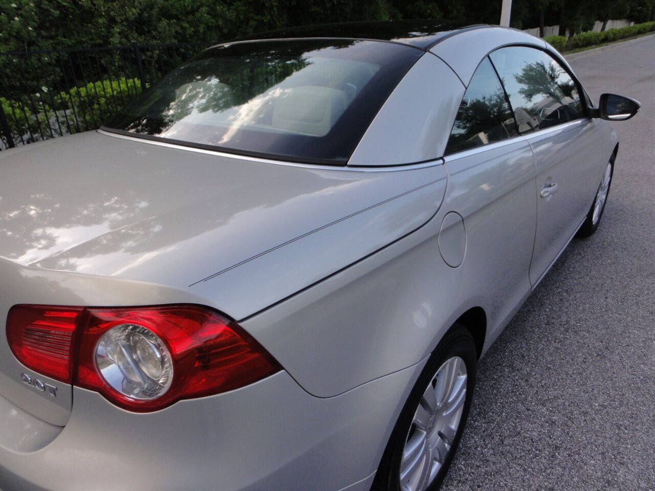 2010 Volkswagen Eos Komfort  Premium - Photo 16 - Deland, FL 32720