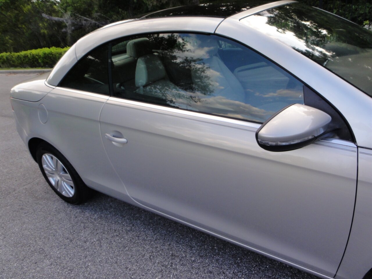 2010 Volkswagen Eos Komfort  Premium - Photo 13 - Deland, FL 32720