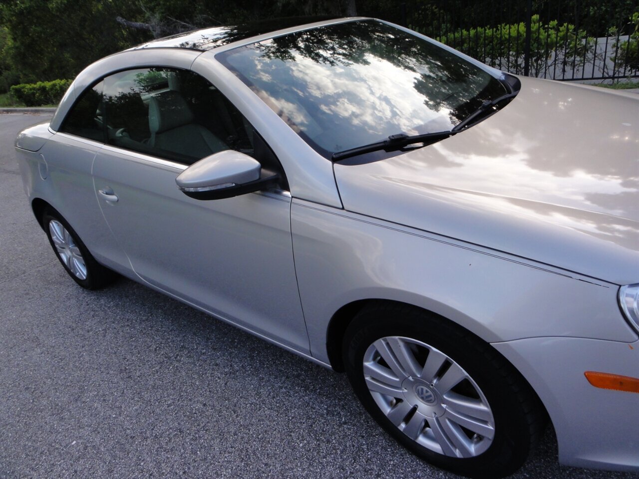 2010 Volkswagen Eos Komfort  Premium - Photo 11 - Deland, FL 32720