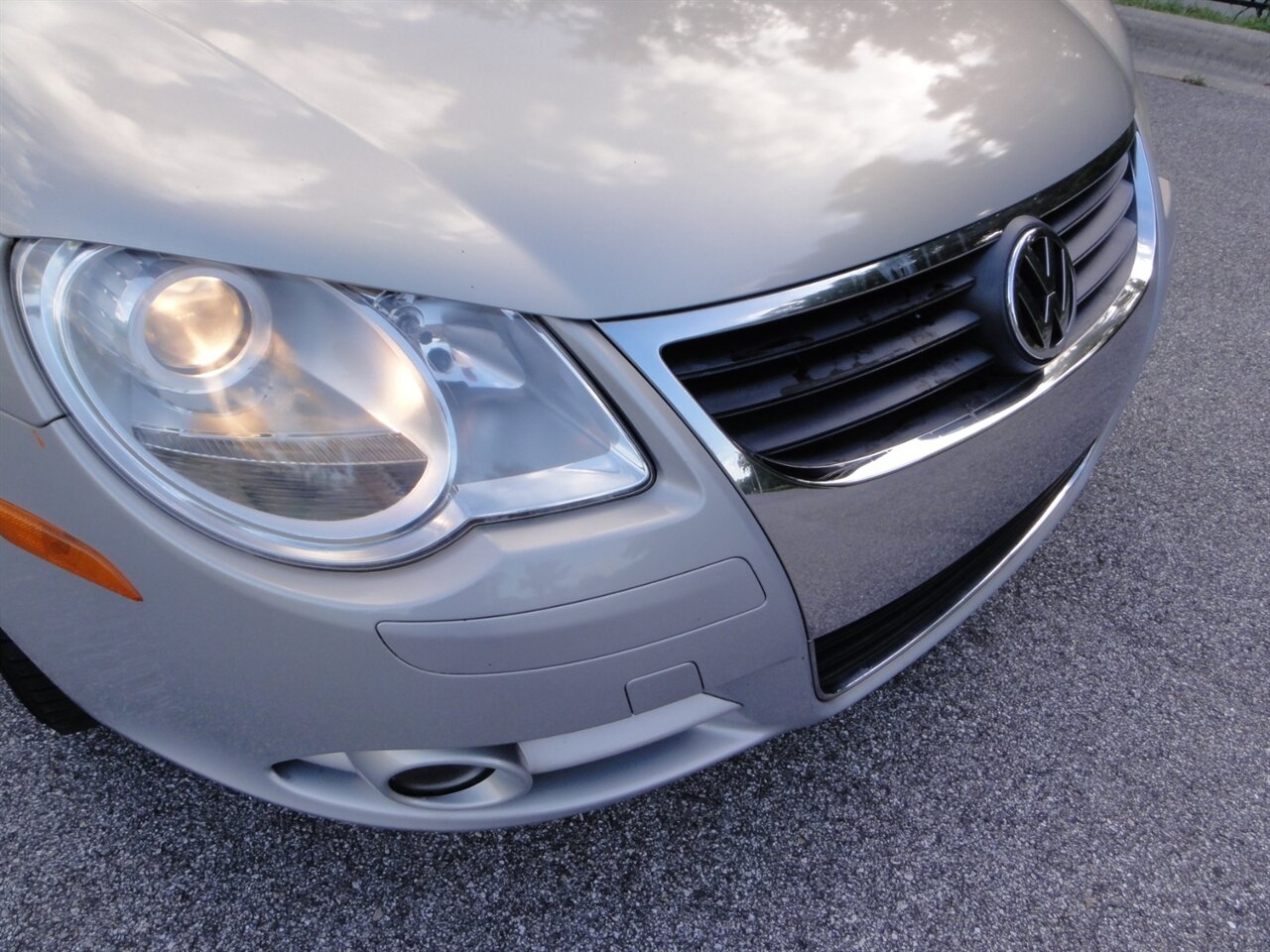 2010 Volkswagen Eos Komfort  Premium - Photo 10 - Deland, FL 32720