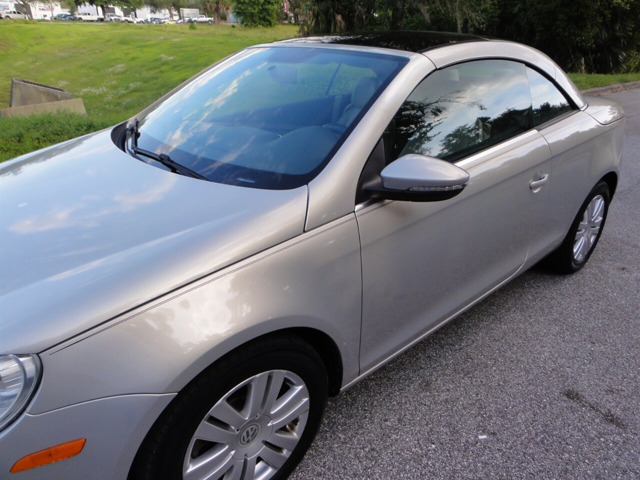 2010 Volkswagen Eos Komfort  Premium - Photo 12 - Deland, FL 32720
