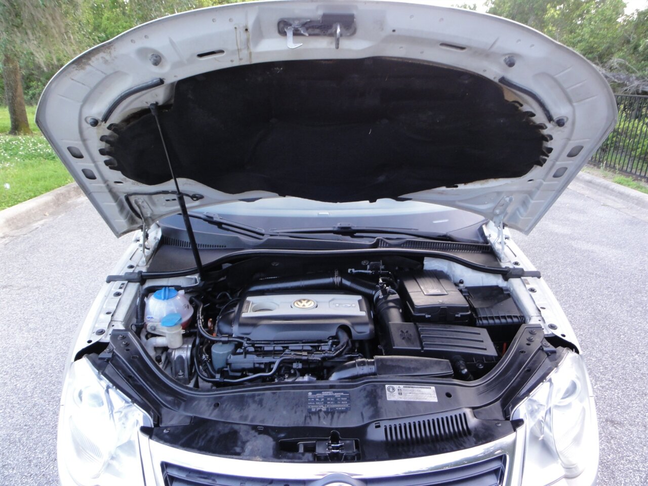 2010 Volkswagen Eos Komfort  Premium - Photo 31 - Deland, FL 32720