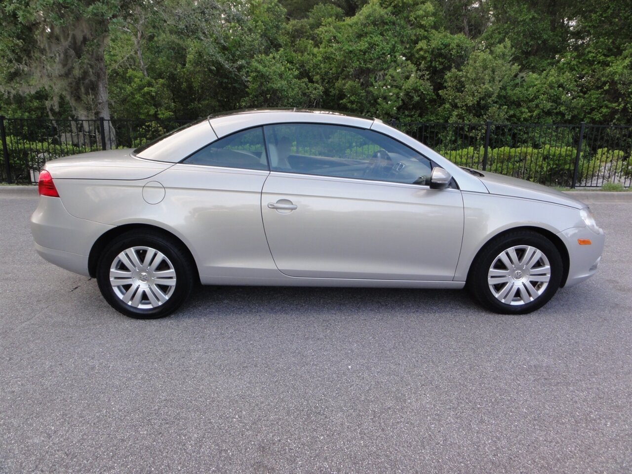 2010 Volkswagen Eos Komfort  Premium - Photo 21 - Deland, FL 32720