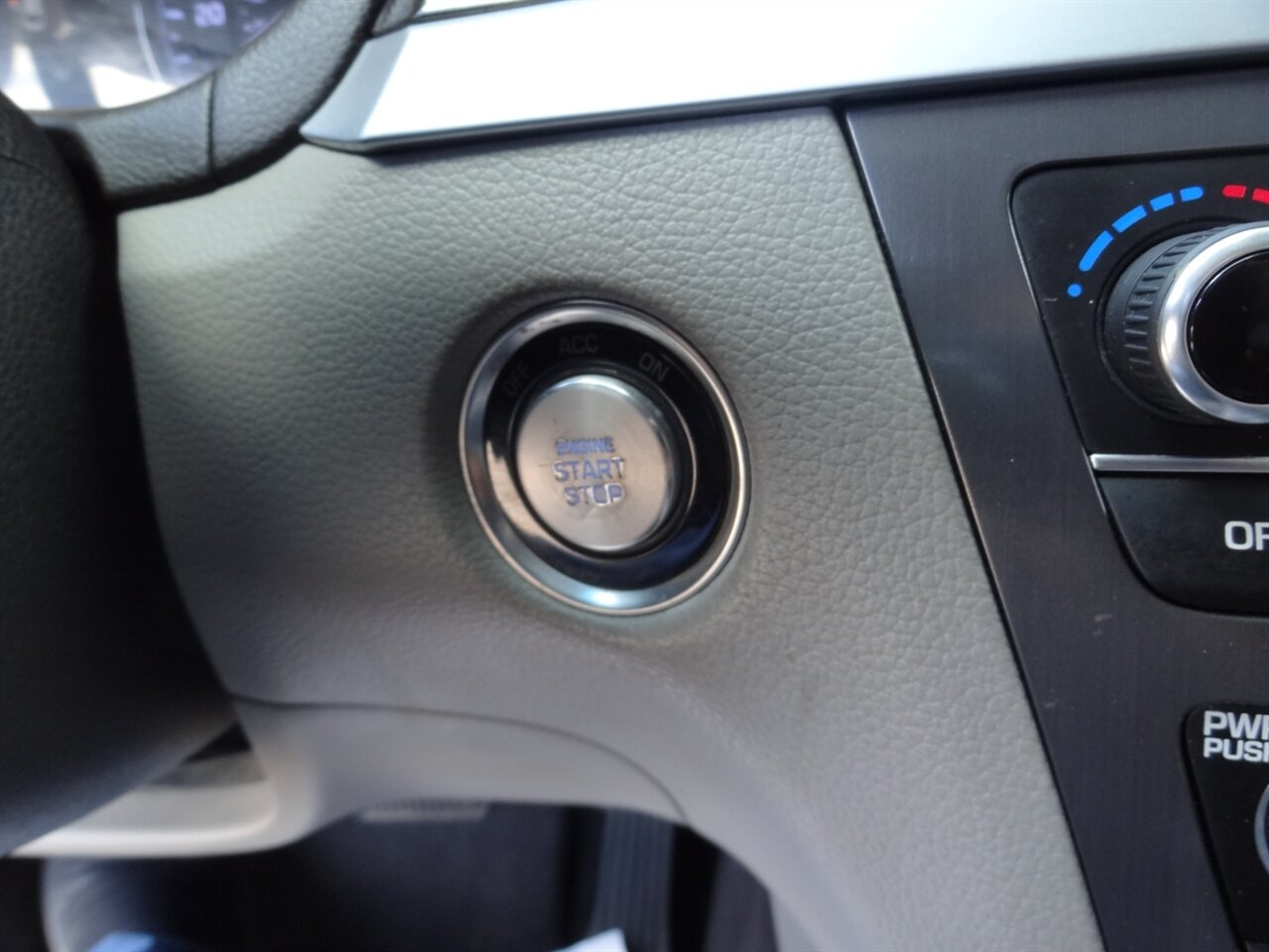 2016 Hyundai Genesis 3.8L - Photo 50 - Deland, FL 32720