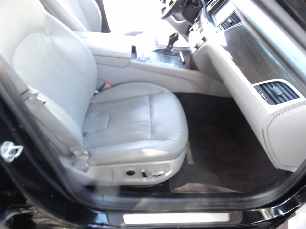 2016 Hyundai Genesis 3.8L - Photo 37 - Deland, FL 32720