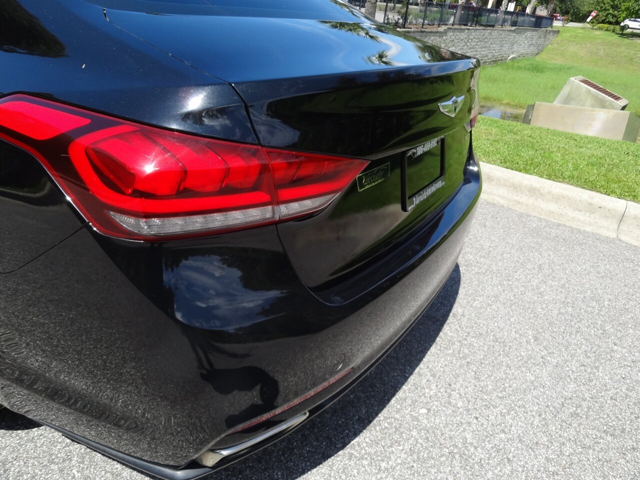 2016 Hyundai Genesis 3.8L - Photo 18 - Deland, FL 32720