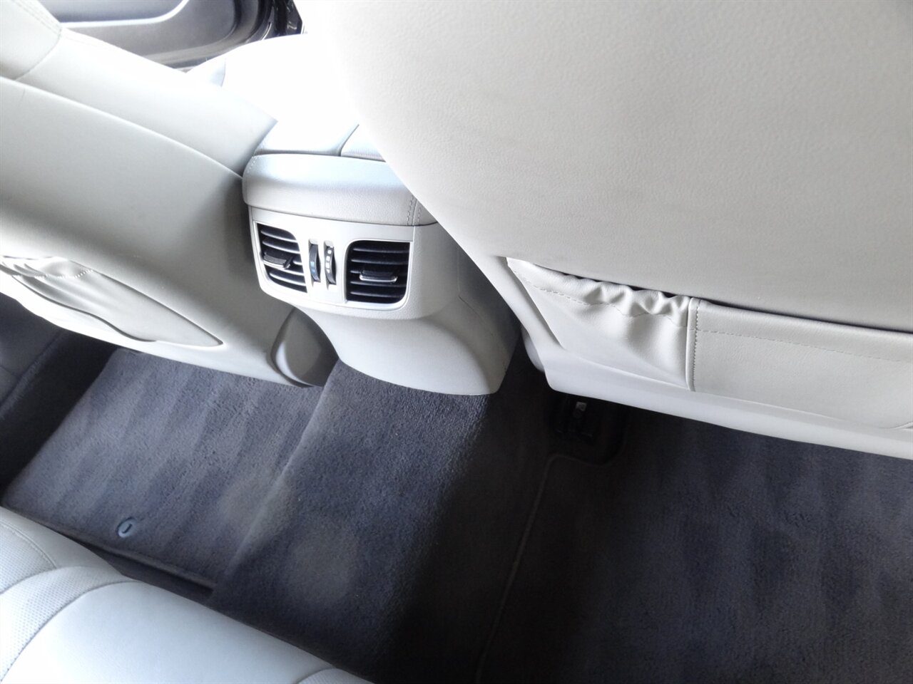2016 Hyundai Genesis 3.8L - Photo 33 - Deland, FL 32720