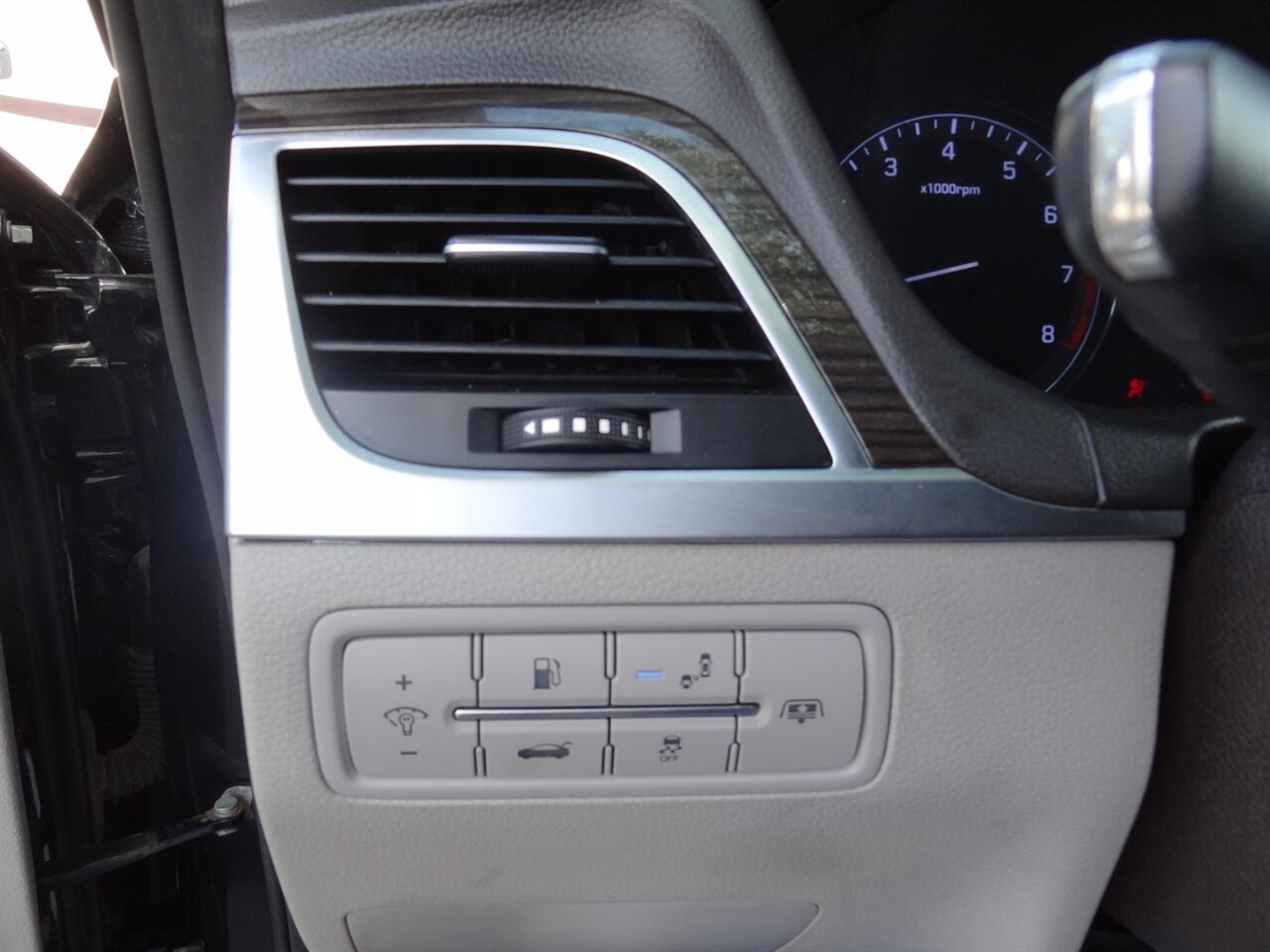 2016 Hyundai Genesis 3.8L - Photo 49 - Deland, FL 32720