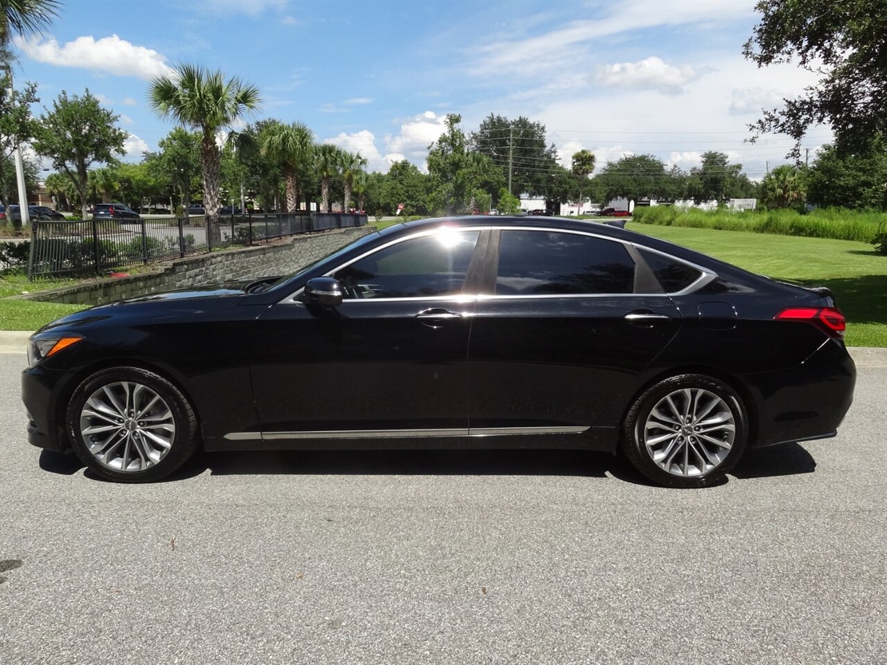 2016 Hyundai Genesis 3.8L - Photo 5 - Deland, FL 32720