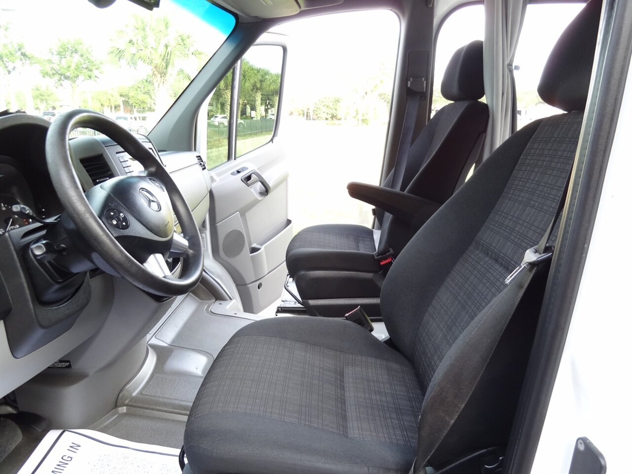 2016 Mercedes-Benz Sprinter 2500   - Photo 32 - Deland, FL 32720