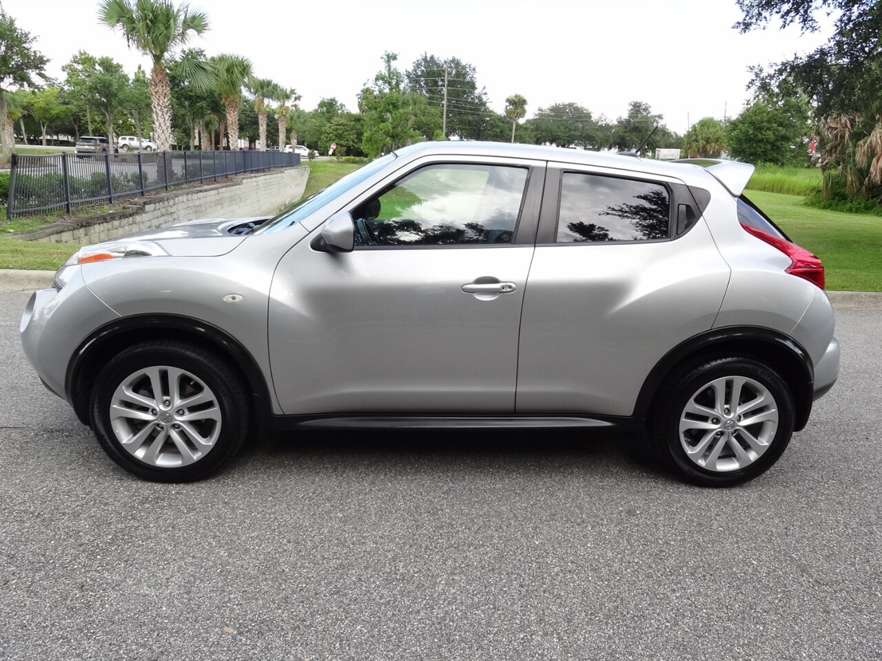 2012 Nissan JUKE SL - Photo 17 - Deland, FL 32720
