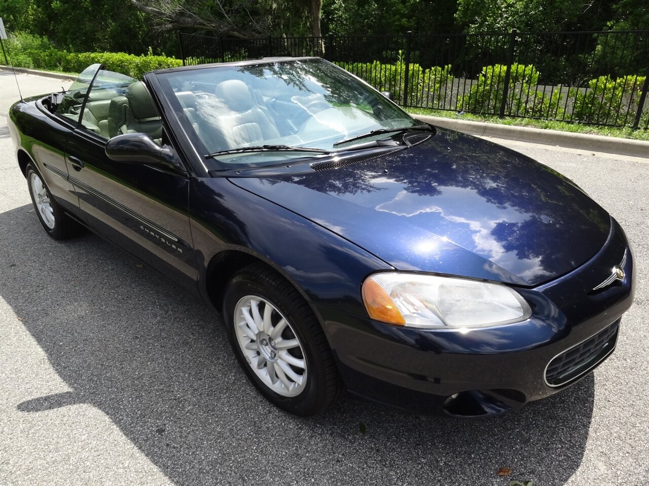 2001 Chrysler Sebring LXi - Photo 2 - Deland, FL 32720