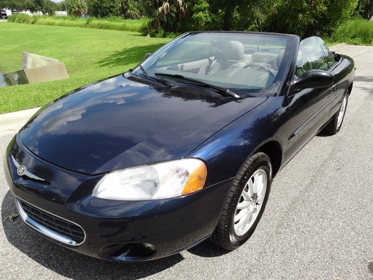 2001 Chrysler Sebring LXi - Photo 4 - Deland, FL 32720