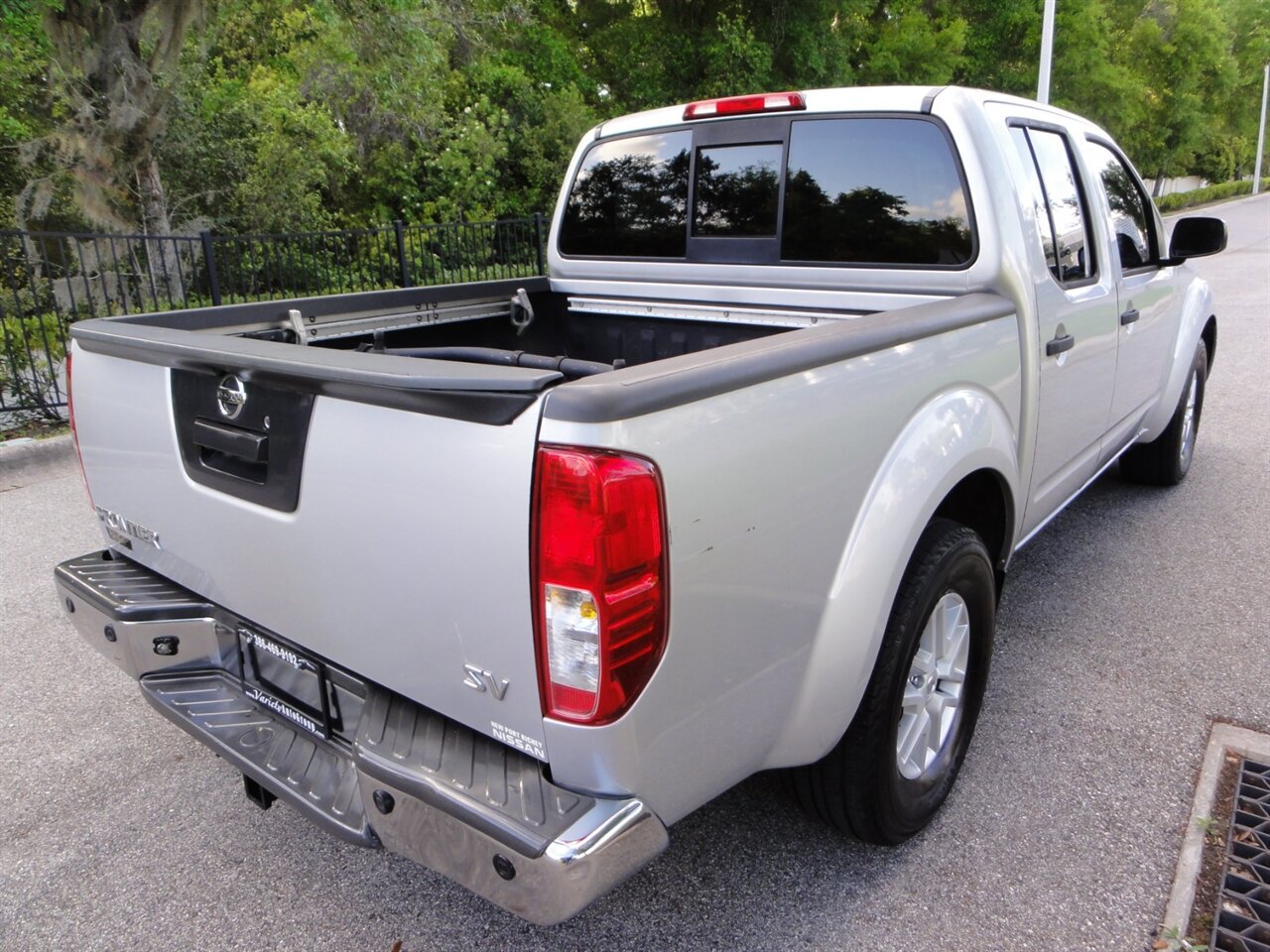 2015 Nissan Frontier SV   - Photo 3 - Deland, FL 32720