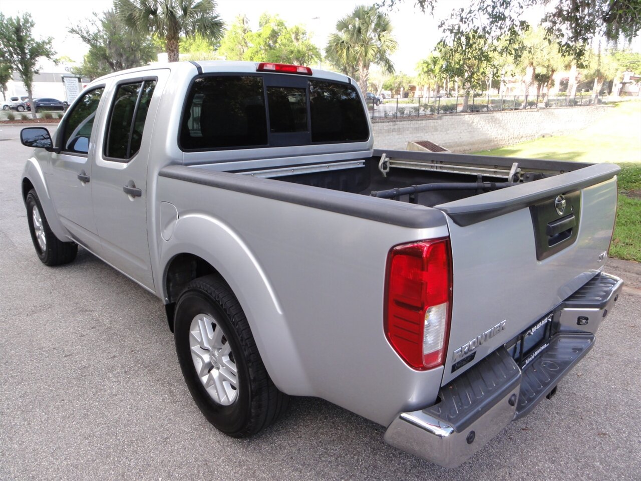 2015 Nissan Frontier SV   - Photo 4 - Deland, FL 32720