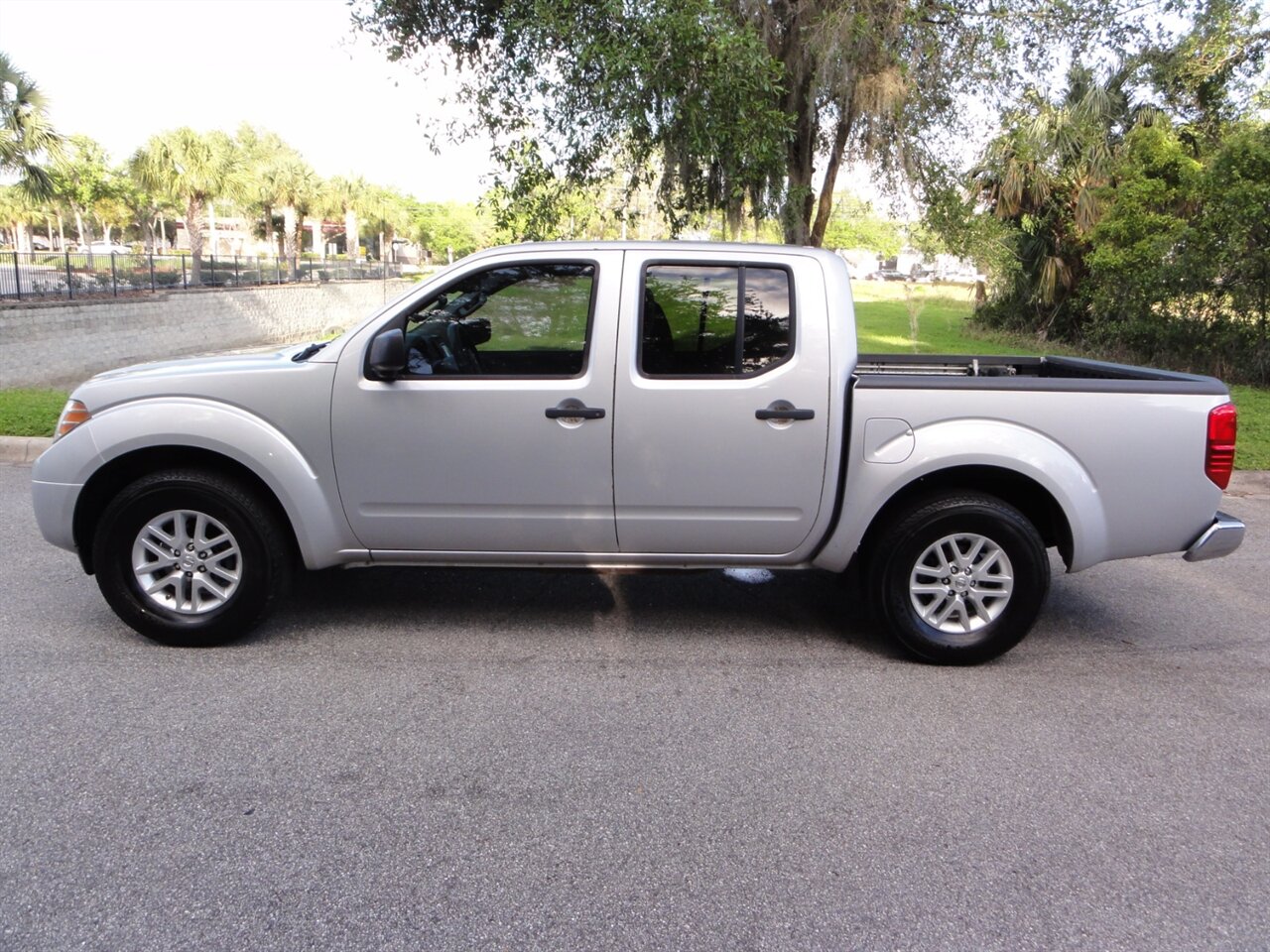 2015 Nissan Frontier SV   - Photo 16 - Deland, FL 32720