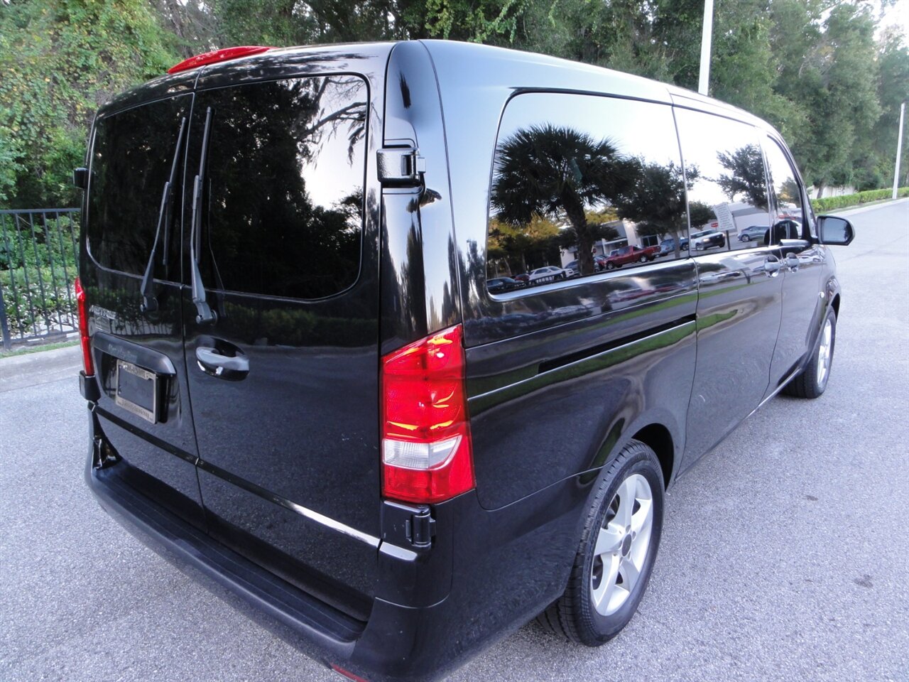 2018 Mercedes-Benz Metris 8 Passenger - Photo 3 - Deland, FL 32720
