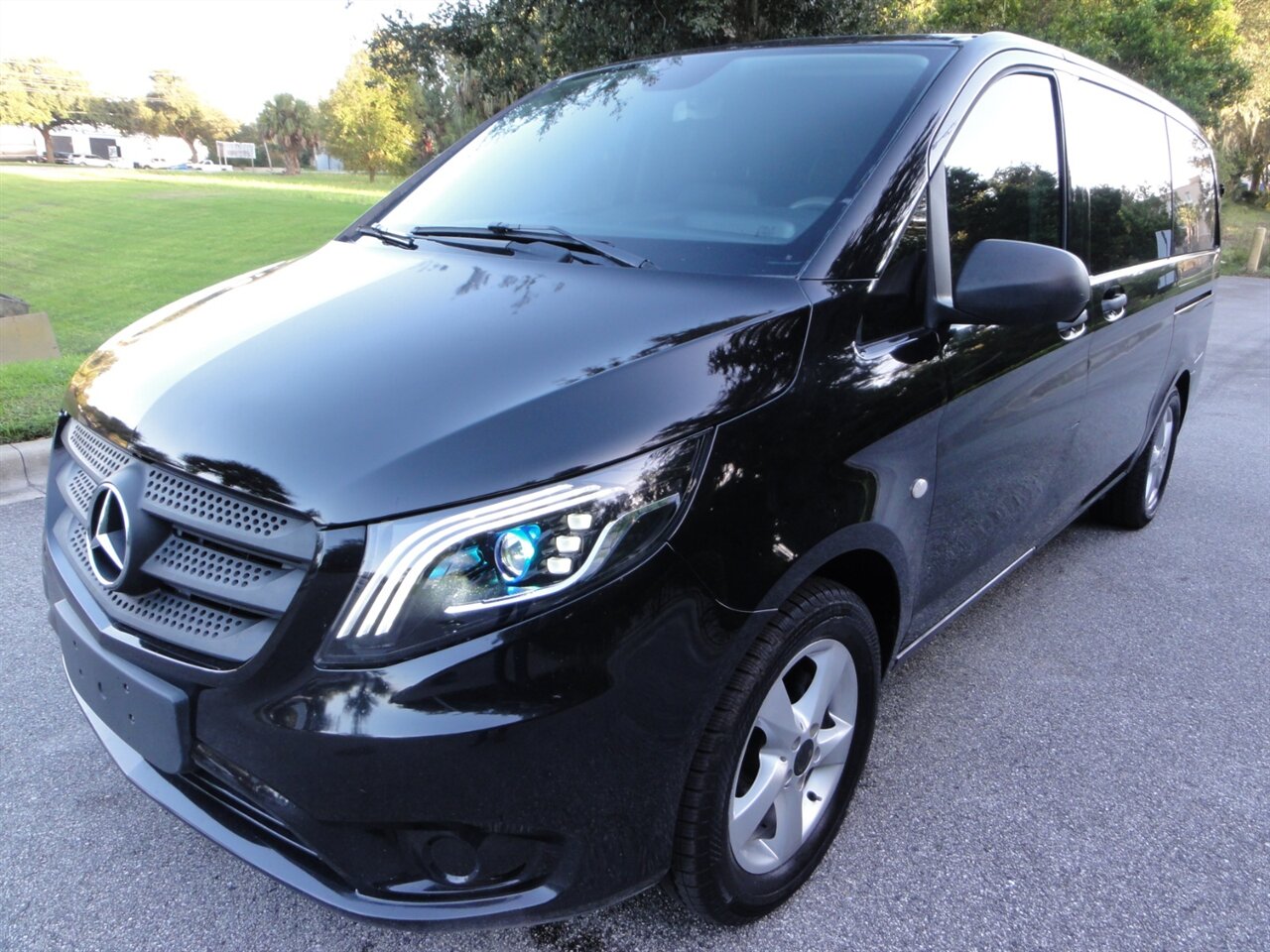 2018 Mercedes-Benz Metris 8 Passenger - Photo 2 - Deland, FL 32720