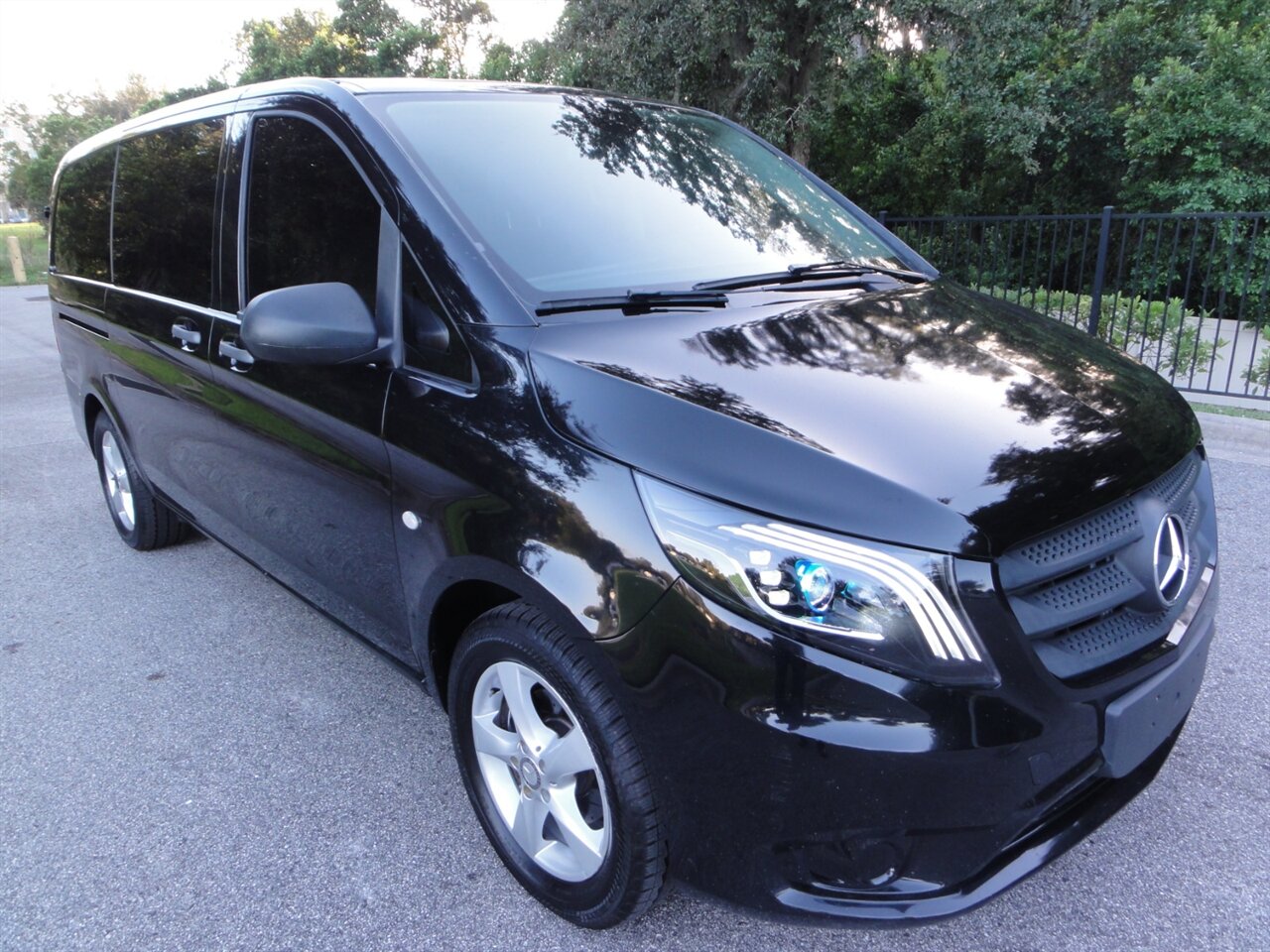 2018 Mercedes-Benz Metris 8 Passenger   - Photo 1 - Deland, FL 32720