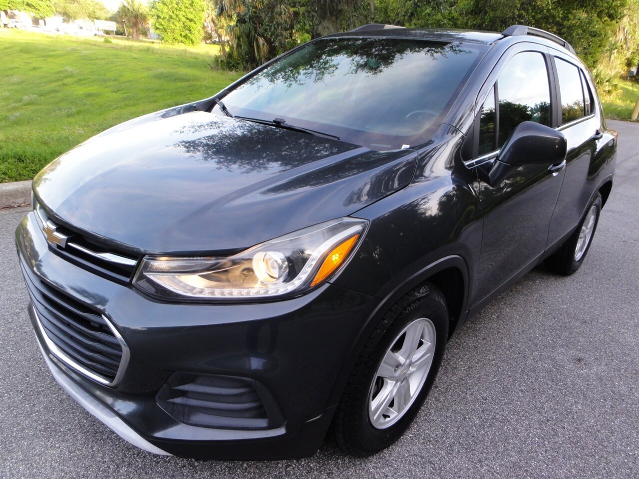 2017 Chevrolet Trax LT - Photo 2 - Deland, FL 32720