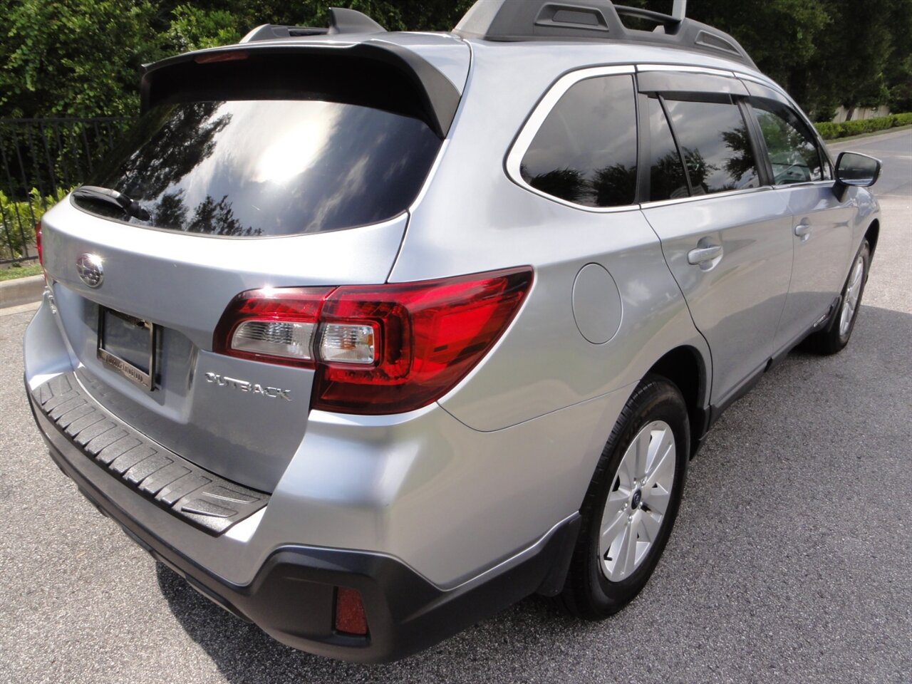 2018 Subaru Outback 2.5i Premium   - Photo 3 - Deland, FL 32720