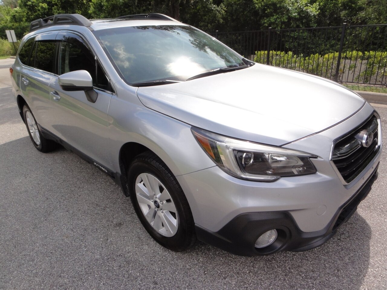 2018 Subaru Outback 2.5i Premium   - Photo 1 - Deland, FL 32720